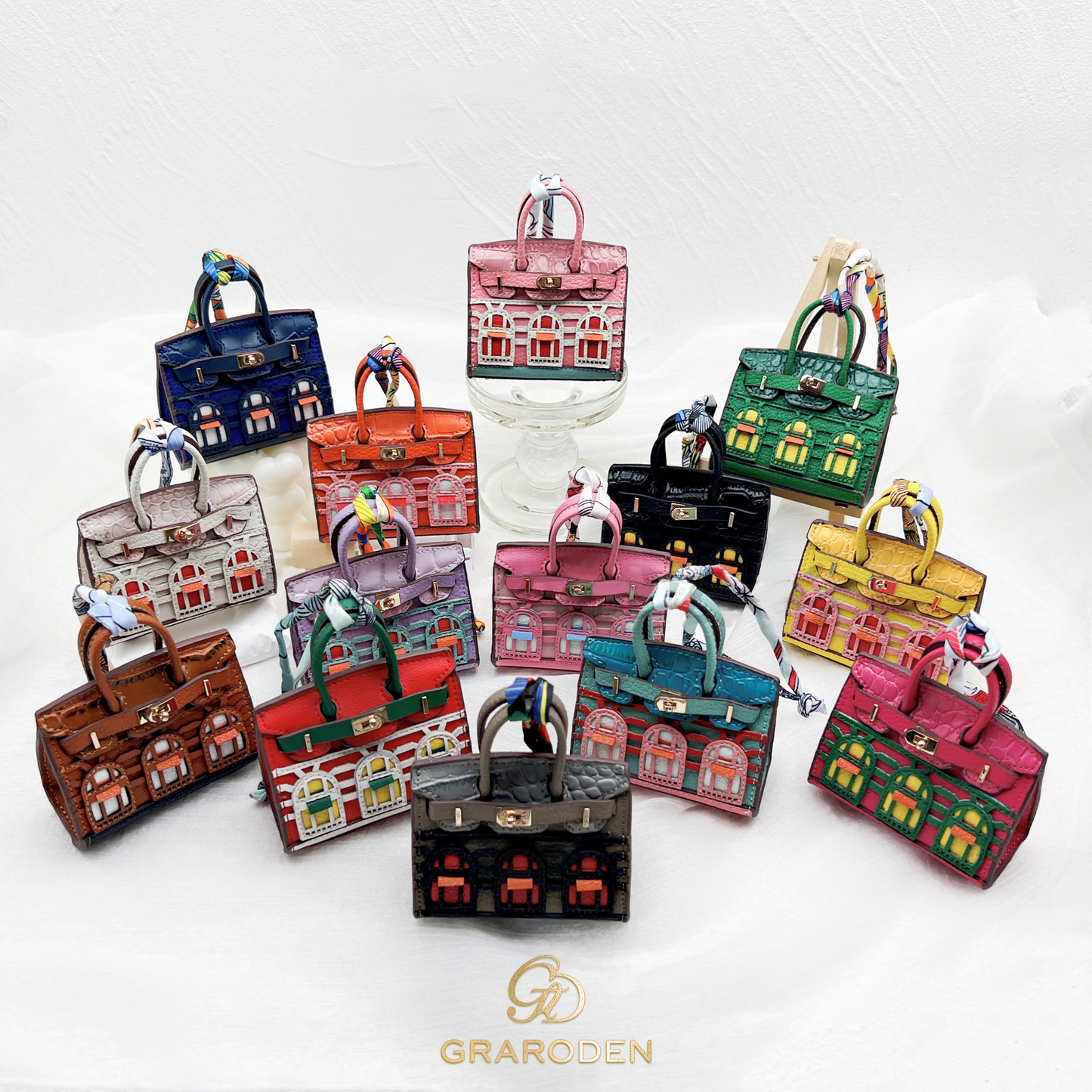 Mini House-Shaped Protective Case for Wireless Earbuds, Keys, and Small Items - Dual-Use Keychain Pouch with Fun Cartoon Print