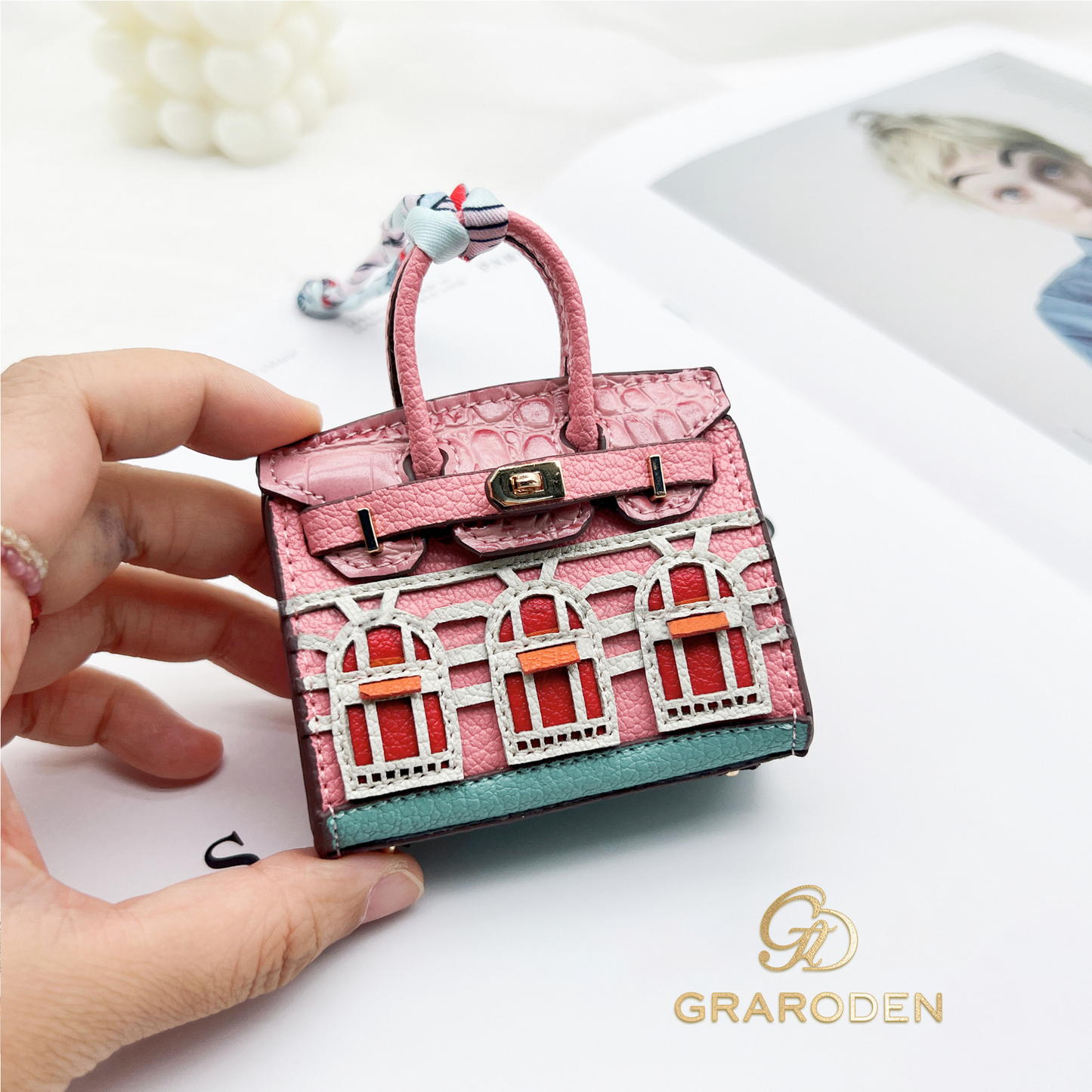 Mini House-Shaped Protective Case for Wireless Earbuds, Keys, and Small Items - Dual-Use Keychain Pouch with Fun Cartoon Print