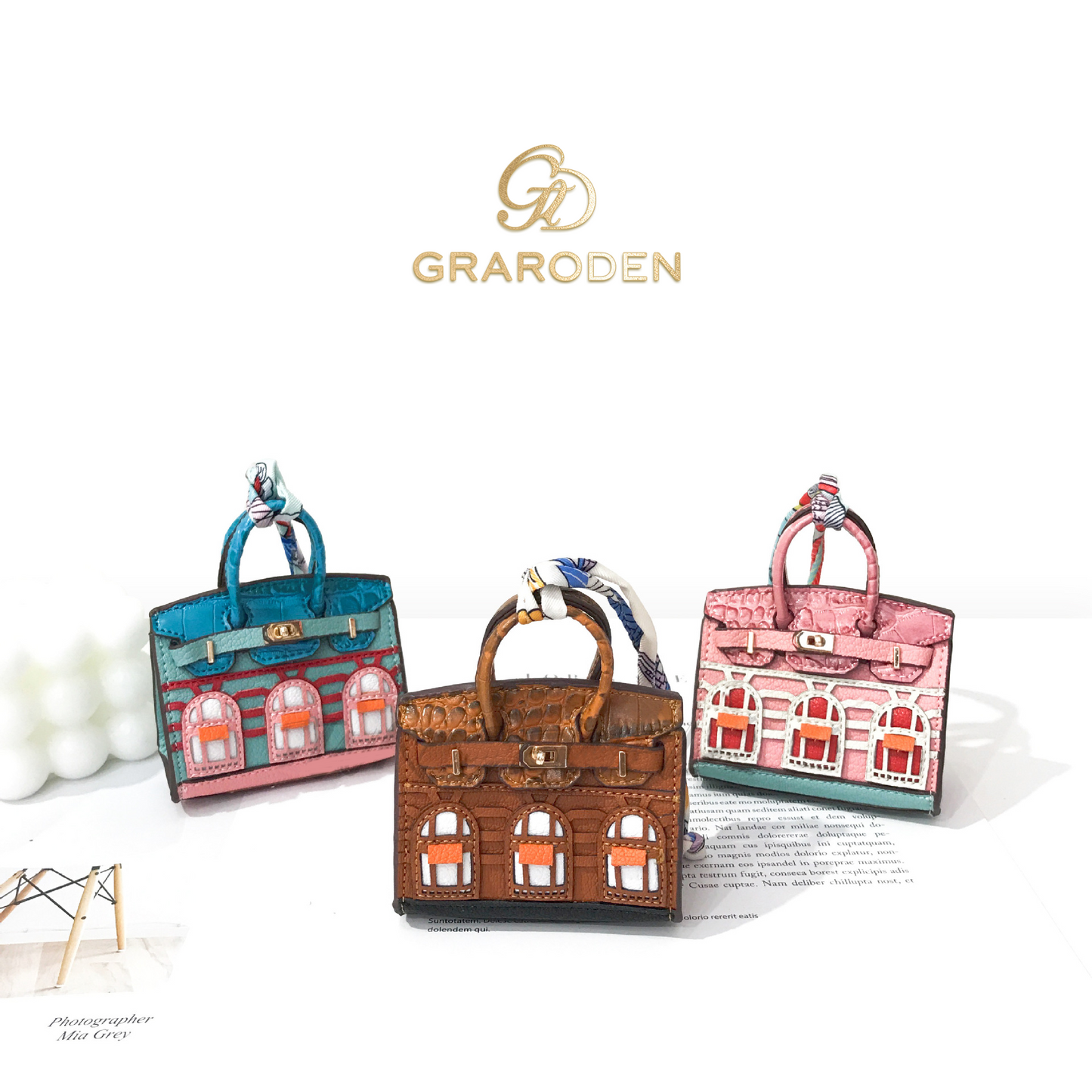 Mini House-Shaped Protective Case for Wireless Earbuds, Keys, and Small Items - Dual-Use Keychain Pouch with Fun Cartoon Print